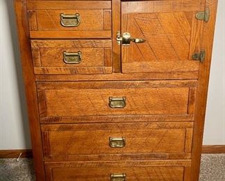 Young Hinkle Oak Dresser
