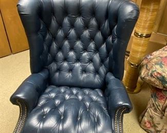 BUY IT NOW! $20. Navy Blue Leather Recliner. (shows signs of wear)
