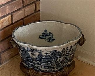 Antique Asian style blue/white foot bath/planter with brass stand; 15.25"w x 12"h
