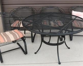 Wrought Iron Round Outdoor Table & Chairs (4)
