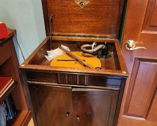 Antique 'Victrola' 