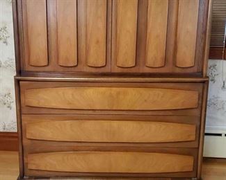 003 Mid Century Modern Gentlemens Chest