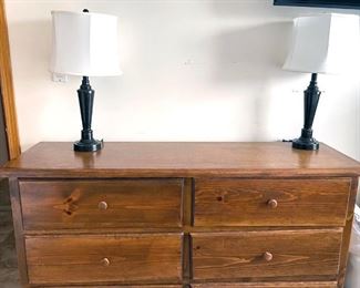 Dresser, lamps