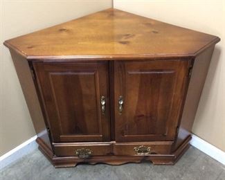 VTG. WOODEN CORNER CABINET