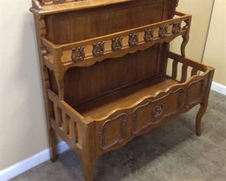 VTG. DECORATIVE WOODEN DISPLAY SHELF