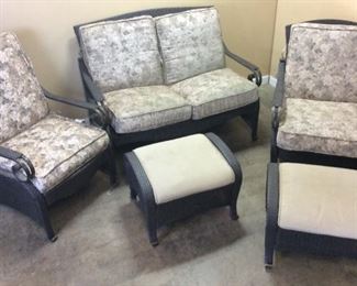 5 PIECE BROWN WICKER STYLE PATIO SET
