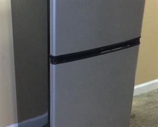 MAGIC CHEF MINI FRIDGE