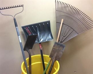 LANDSCAPING RAKES, SHOVELS