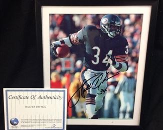 AUTOGRAPHED WALTER PAYTON PHOTO w CLASSIC SPORTS COLLECTIBLE COA