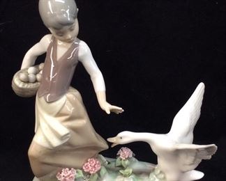 LLADRO ‘AGGRESSIVE GOOSE’ PORCELAIN FIGURINE