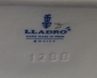 LLADRO ‘AGGRESSIVE GOOSE’ PORCELAIN FIGURINE