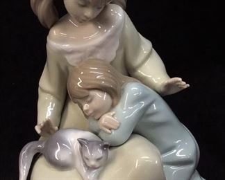 LLADRO ‘LITTLE SISTER’ FIGURINE