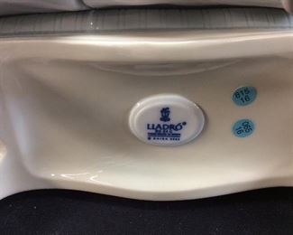 LLADRO ‘MY SISTER, MY FRIEND’ FIGURINE