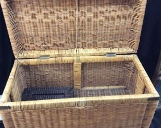 VTG. MID CENTURY WICKER TRUNK