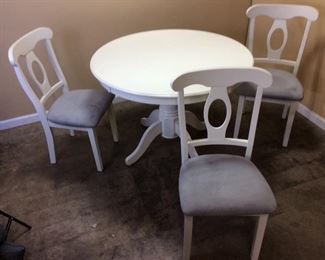 WHITE ROUND DINING TABLE & 3 CHAIRS