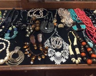 LARGE COSTUME JEWELRY COLLECTION, BROOCHES, PINS, NECKLACES, BRACELETS
