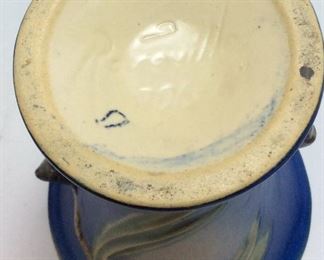 ROSEVILLE POTTERY ANTIQUE VASE