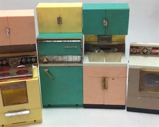 VTG. CHILDRENS KITCHEN 