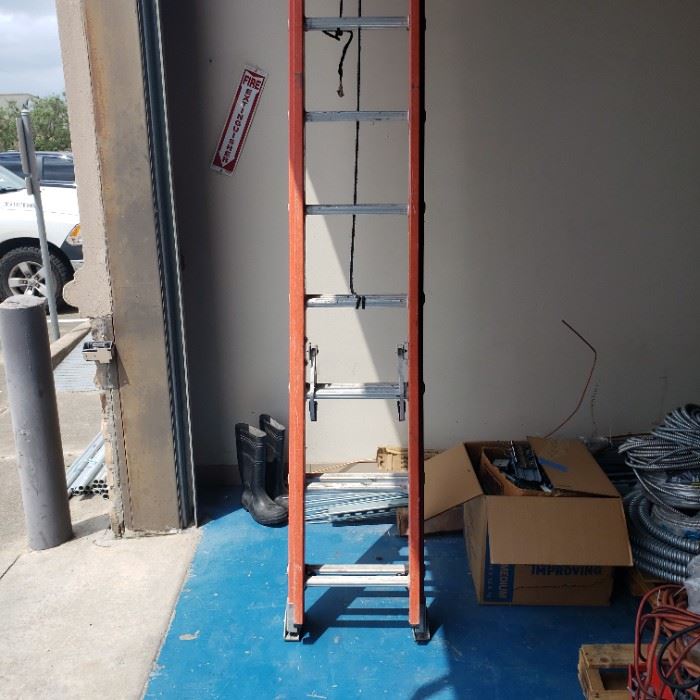 Werner 28' Extension Ladder.  I have 2 of these for sale.   Selling for less than 1/2 price of new.