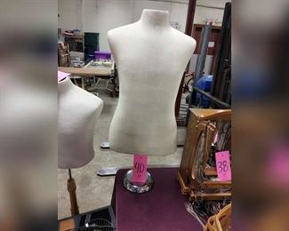 40 MANNEQUIN
