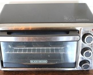 33 - Black and Decker Toaster Oven 16x12x9
