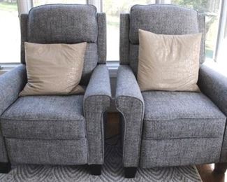 101 - Pair of Recliner Chairs - 34 x 31 x 41
