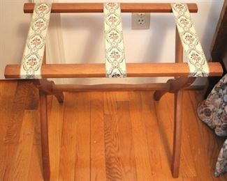 133 - Luggage Stand - 22 x 26
