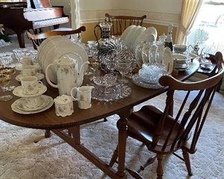 Tell city dining table with four chairs leaves drop as well as extend with one leaf maybe two China and Crystal set of colony by Fostoria crystal