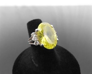 .925 Sterling Silver Oval Cut Peridot Crystal Ring Size 6
