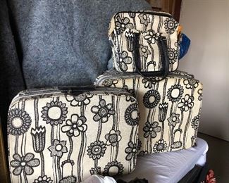 Samsonite luggage set-there are 4 pieces MARIMEKKO FASHIONAIRE