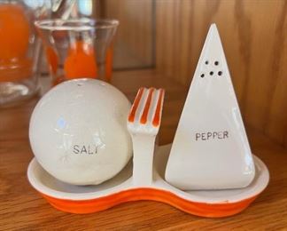World’s Fair salt & pepper set with tray