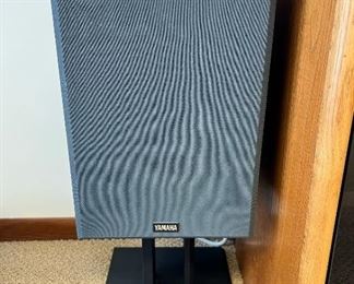 Pair of vintage Yamaha speakers Model NS-A635A in excellent working condition