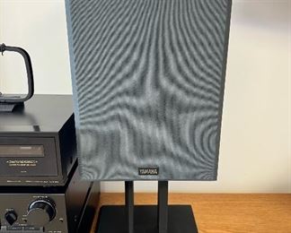 Pair of vintage Yamaha speakers Model NS-A635A in excellent working condition