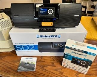 SiriusXM onyX Plus Radio with Portable Speaker Dock SD2 in Like New condition