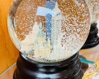 Vintage Saks 5th Avenue Minneapolis/St. Paul skyline snow globe 