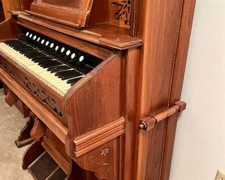 Antique Chicago Cottage Organ Co. pump organ.  This item is available immediately for $45.  Please email with questions or to purchase.  