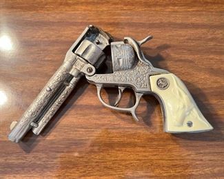 Vintage Hubley ‘Texan’ cast iron cap gun in working condition