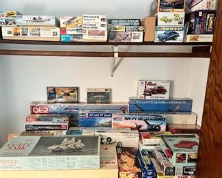 Large selection of vintage model kits, several New In Box
