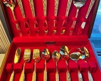 Rogers “Golden Scroll” 32 piece flatware set, never used