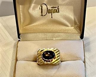 Men’s vintage 14kt gold & star sapphire ring
