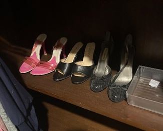 Shoes size 5 to 6 1/2
Clothing, size 02, size 10