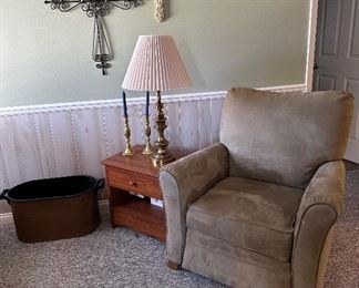 Decor, Large Selection of Brass Lamps, Recliners, and several end tables 