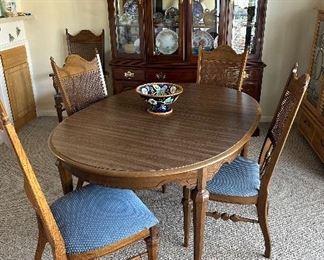Dining Table with 2 Leafs, 6 Chairs.
Hutch 