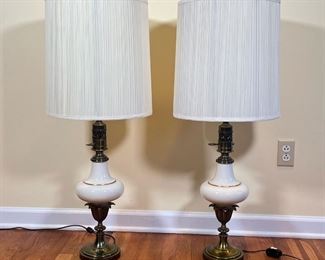 (2pc) Pair Antique Style Fluid Lamps | Table lamps
Dimensions: h. 38 x dia. 15 in (over shade)