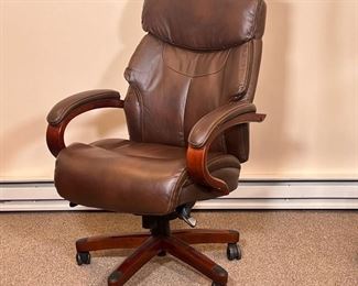 La-z-boy Brown Leather Office Chair | Lazy boy computer chair "Bradley" executive chair
Dimensions: l. 29 x w. 28 x h. 44 in