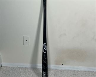 SIGNED METS BASEBALL BAT | Wooden baseball bat signed by Mets Players
Dimensions: l. 35’ in