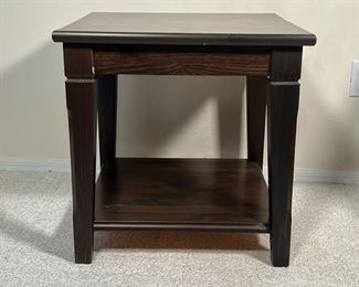 WOOD Side Table | Wooden side table / end table with open medial shelf
Dimensions: l. 21.75 x w. 21.75 x h. 21.75 in