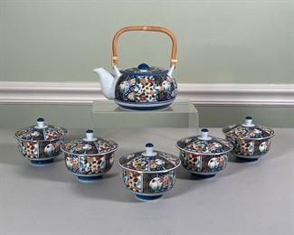(6pc) Japanese Tea Set | One teapot with wood handle and five lidded cups
Dimensions: l. 7 in (teapot)