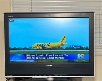 Toshiba 26" TV | 26 inch flat screen TV with built-in DVD player, model 26HLV66
Dimensions: w. 26 x h. 18 in