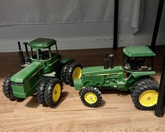 Ertl John Deere 8650 1/16 Scale & 1980’s Ertl John Deere 4850 1/16 New Orleans 7-82 Collector’s Series